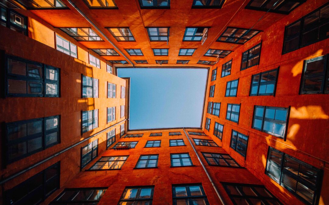 ¿Qué es obligatorio y qué es opcional en una comunidad de propietarios?